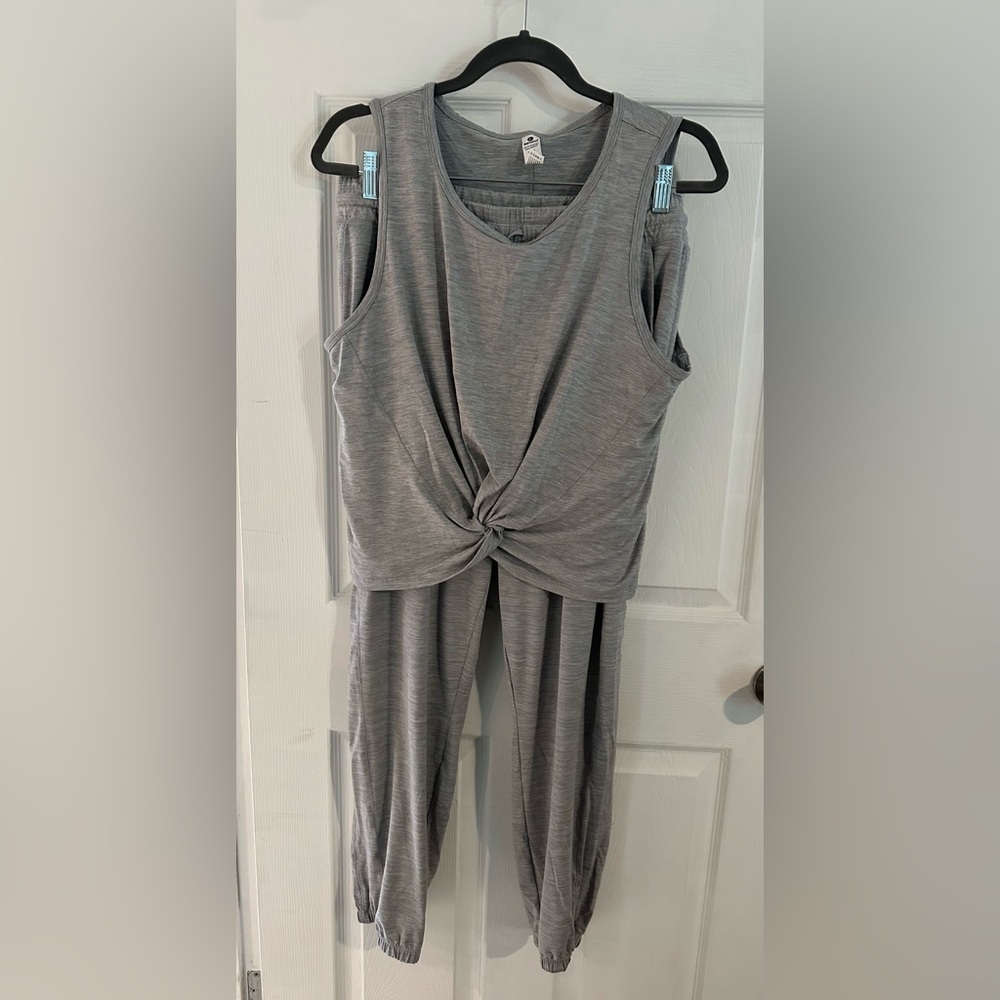 Gray Sleeveless Twist Tank and Pants Jogger Set.